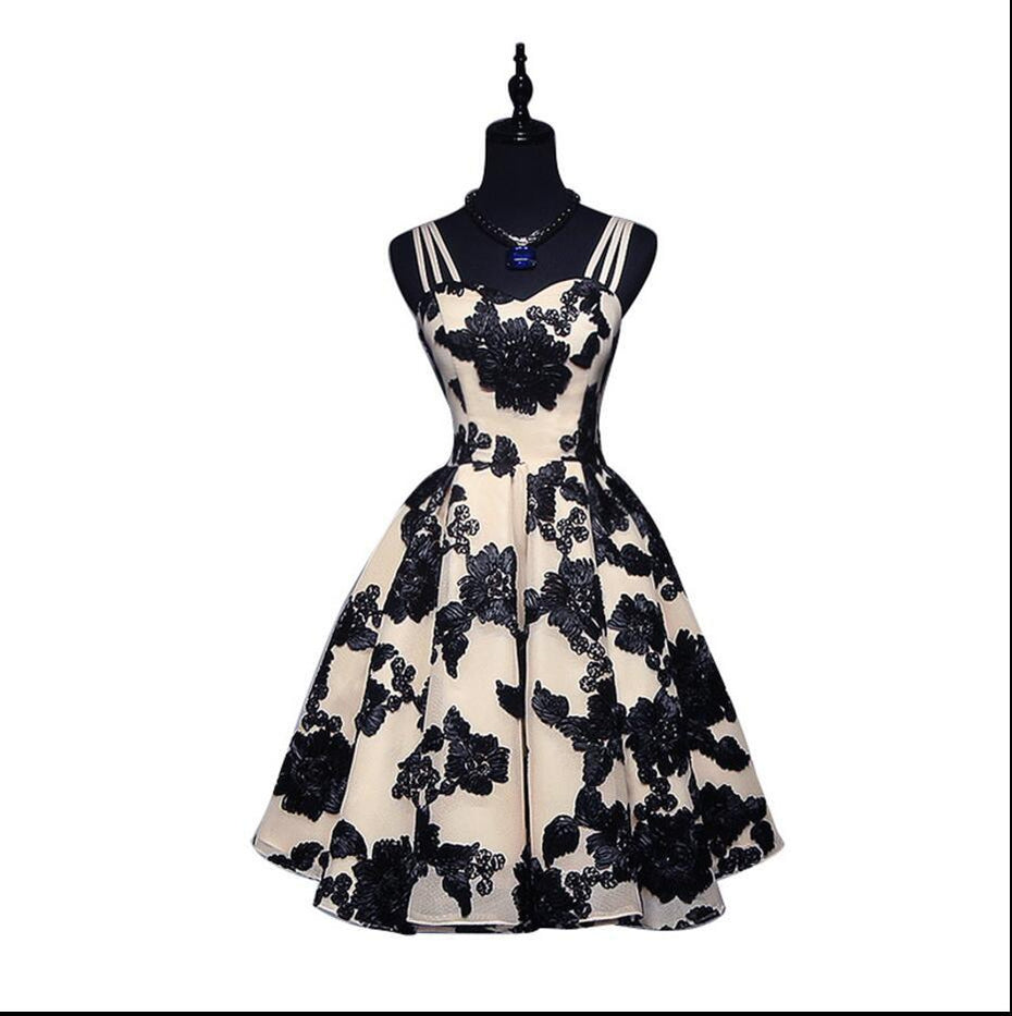 Μαύρη Δαντέλα Σπαγγέτι Λουριά Χαριτωμένο Homecoming Prom Φορέματα Φτηνές Κοκτέιλ Φορέματα, CM343