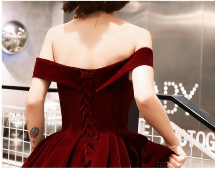 Simple Off Shoulder Σκούρο Κόκκινο Φτηνά Homecoming Φορέματα Online, Φθηνά Κοντά Prom Promes, CM776